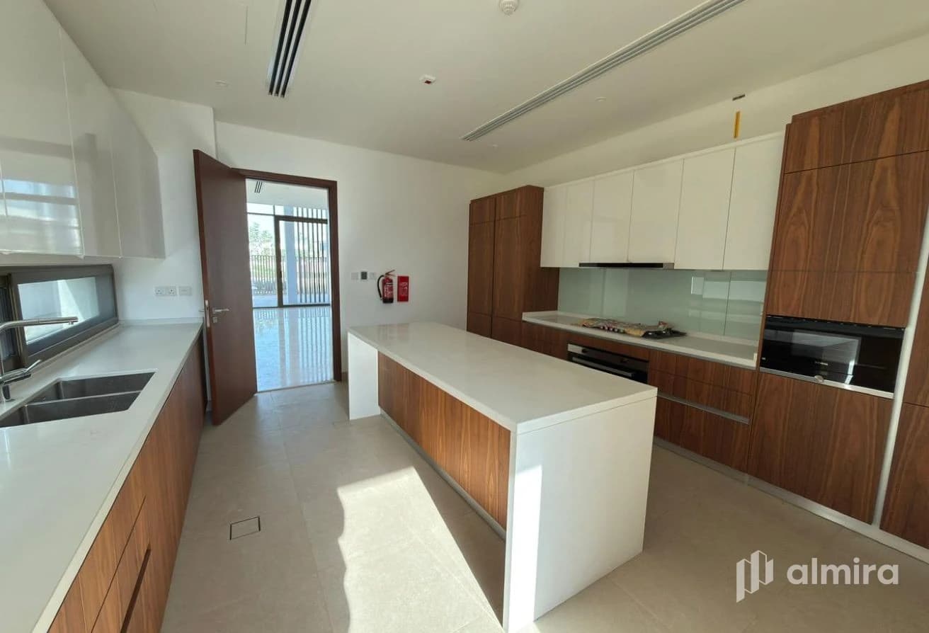 Single Row Corner | Vacant | Waterfront Living