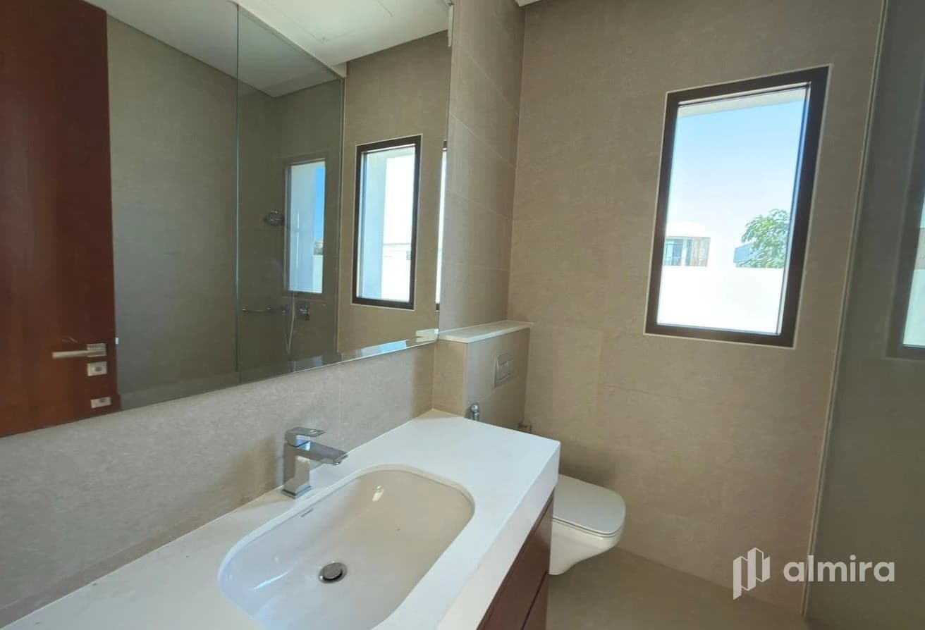 Single Row Corner | Vacant | Waterfront Living