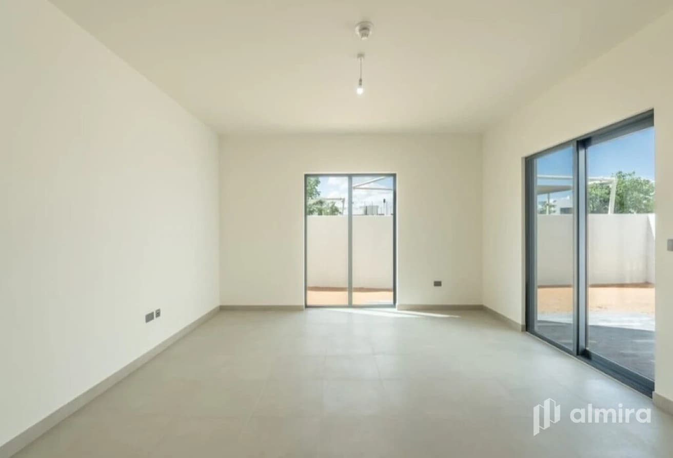 Single Row Corner Unit | Large Plot | Near Park