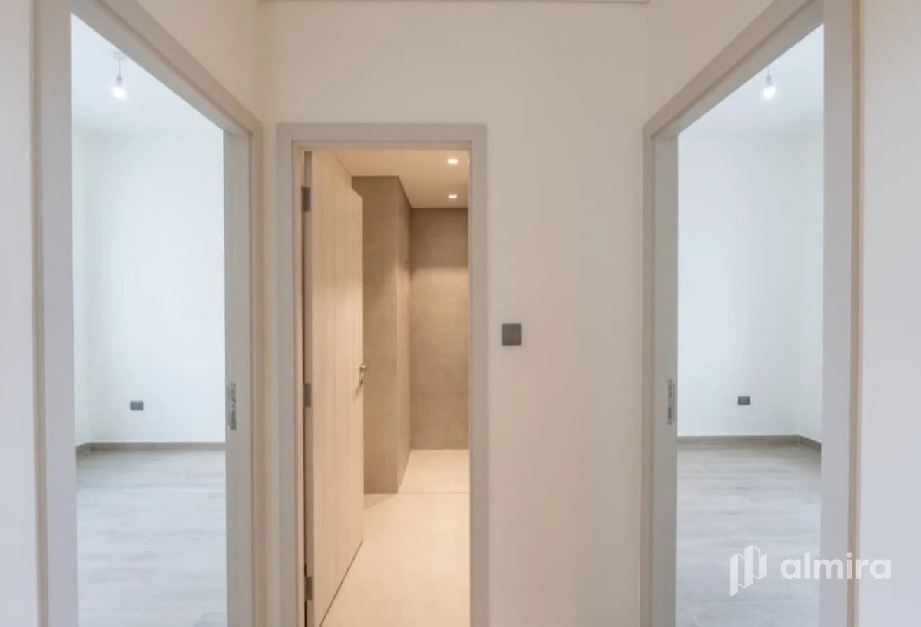 Single Row Corner Unit | Large Plot | Near Park