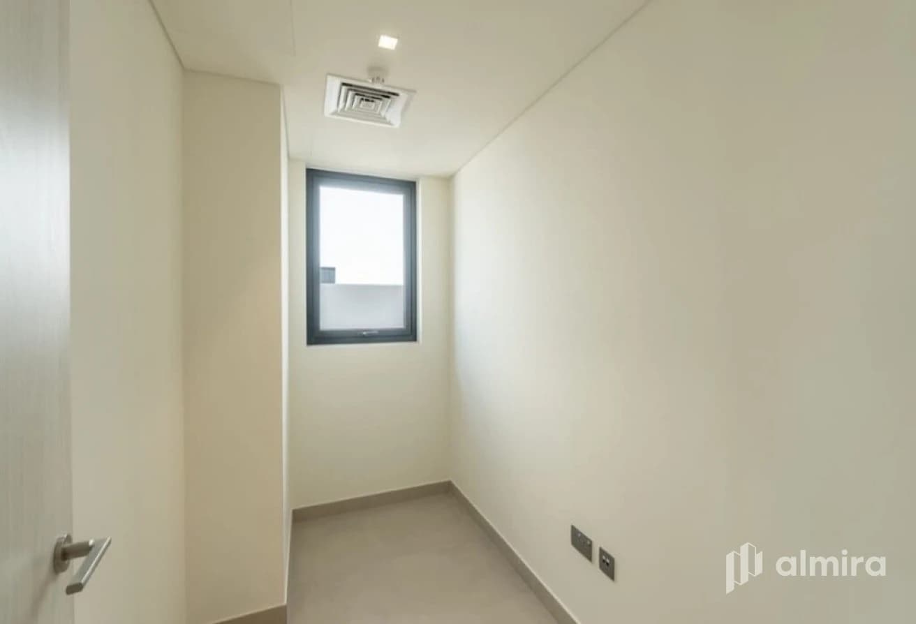 Single Row Corner Unit | Large Plot | Near Park
