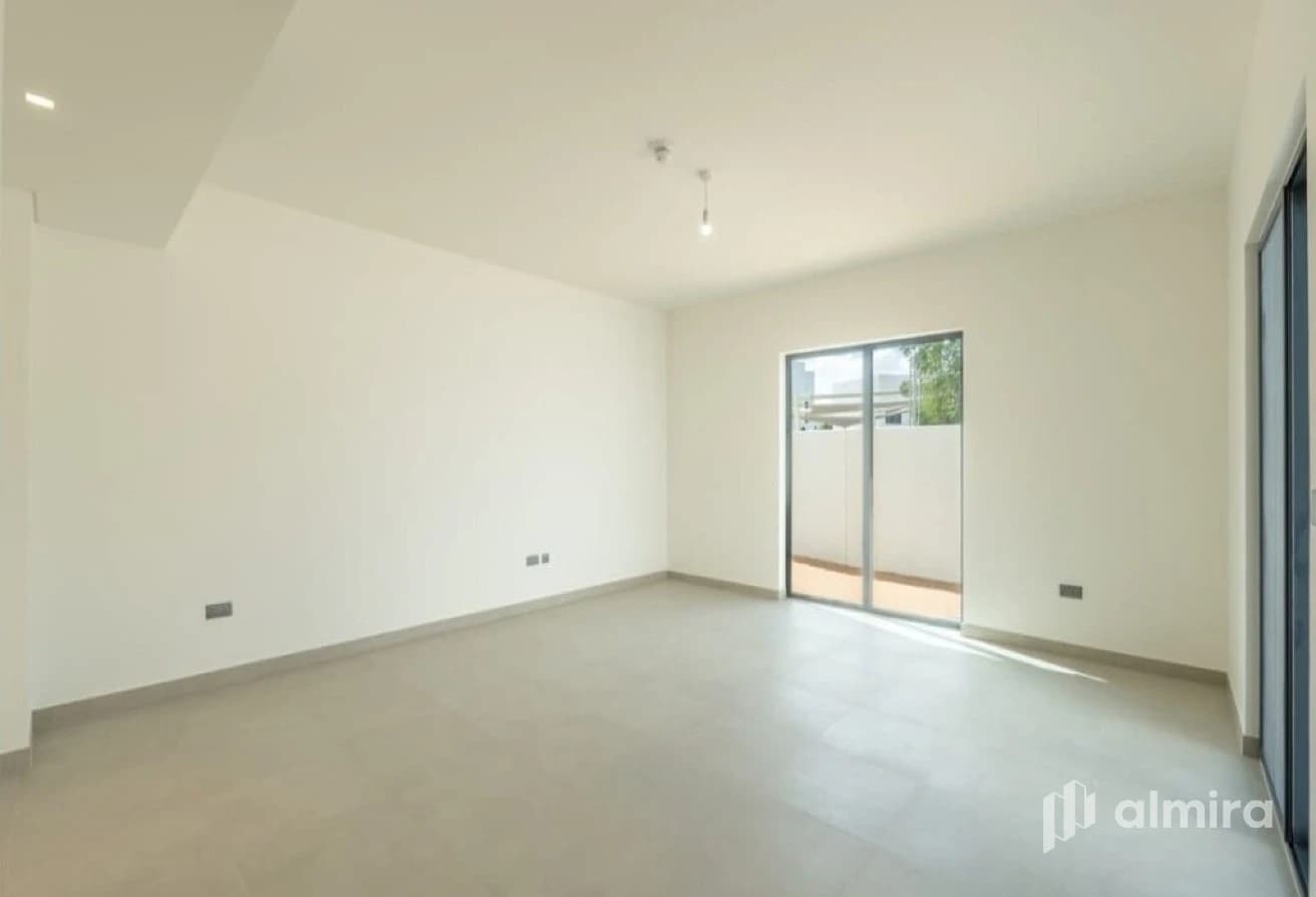Single Row Corner Unit | Large Plot | Near Park