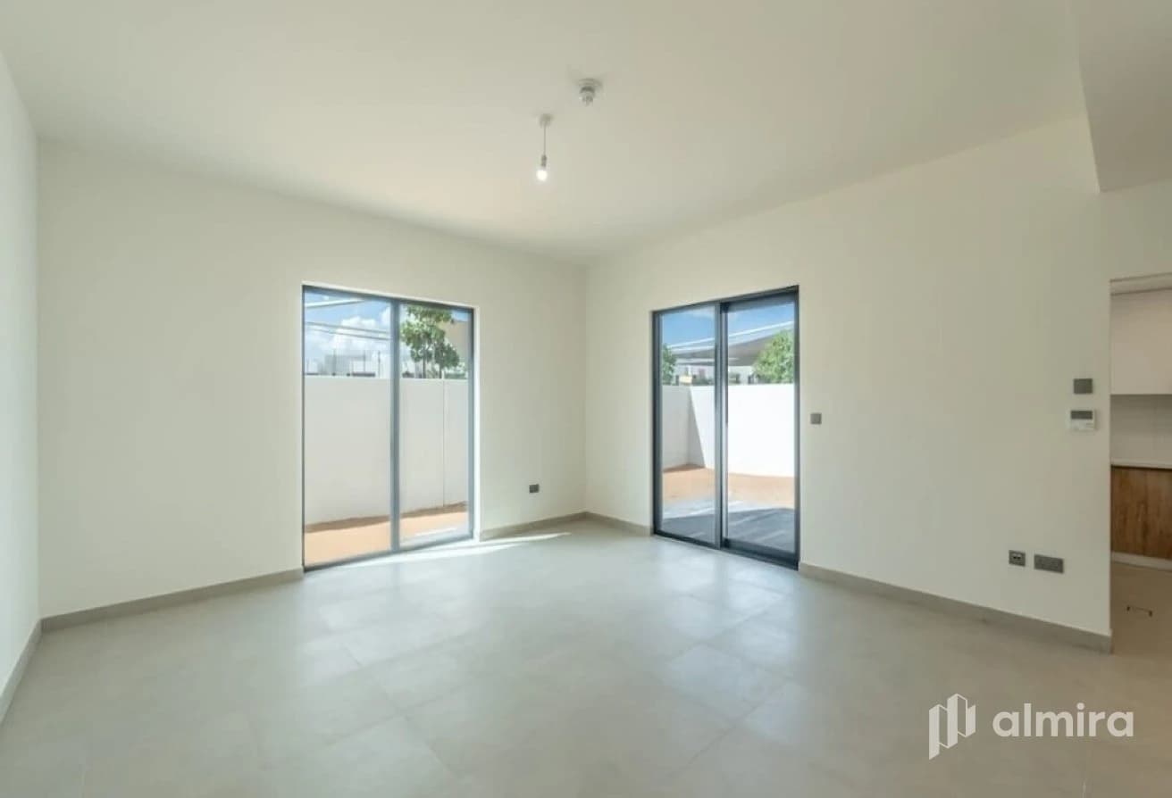 Single Row Corner Unit | Large Plot | Near Park