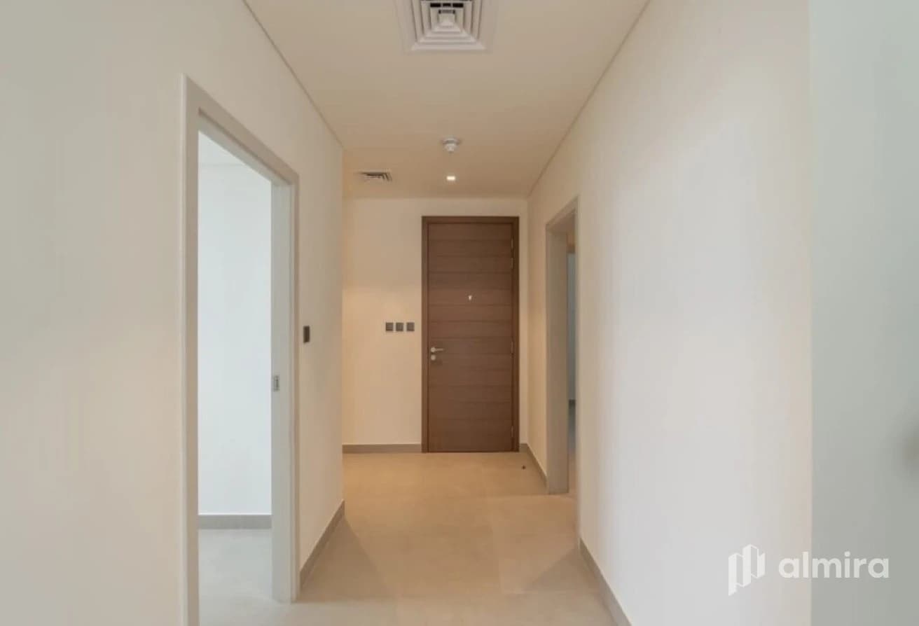 Single Row Corner Unit | Large Plot | Near Park
