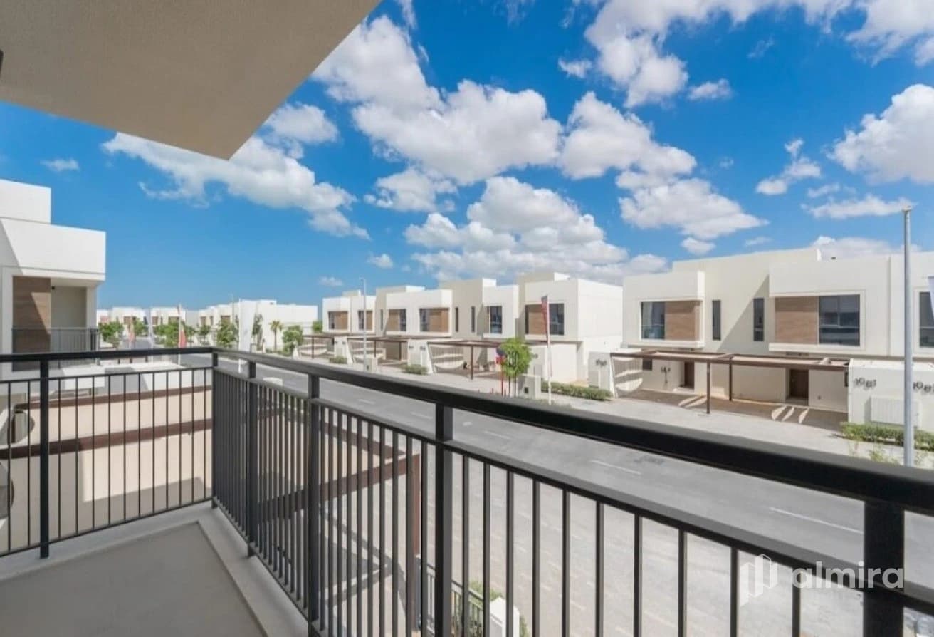 Single Row Corner Unit | Large Plot | Near Park