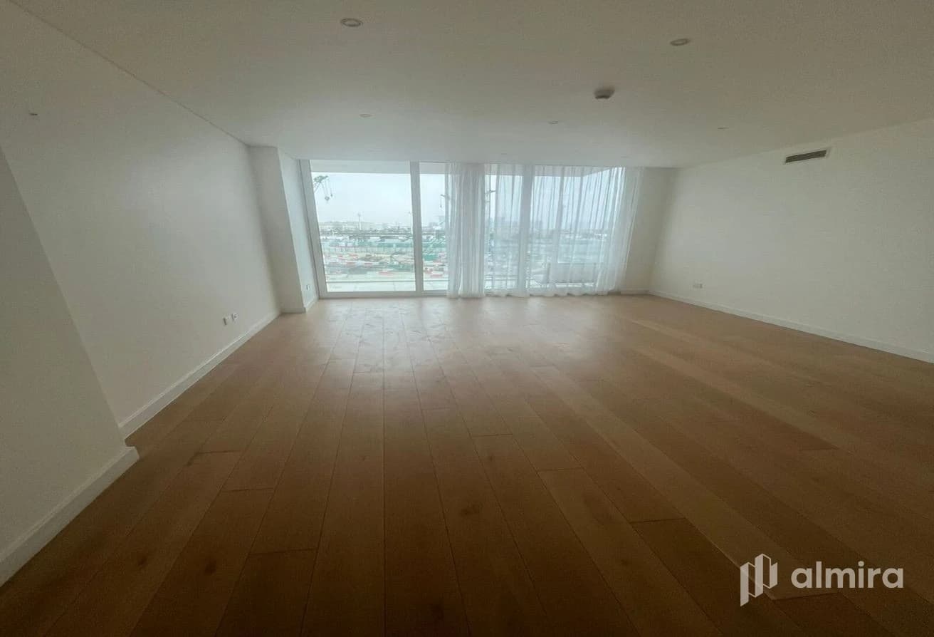 Elegant 2BR+M | Beach Access | Community View