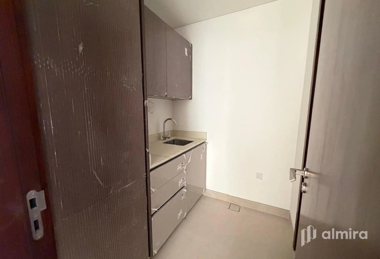 Waterfront Living | Single Row | Vacant