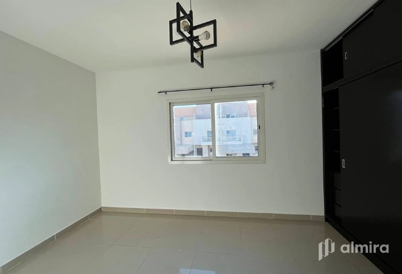 Single Row | Upgraded | Semi-Furnished