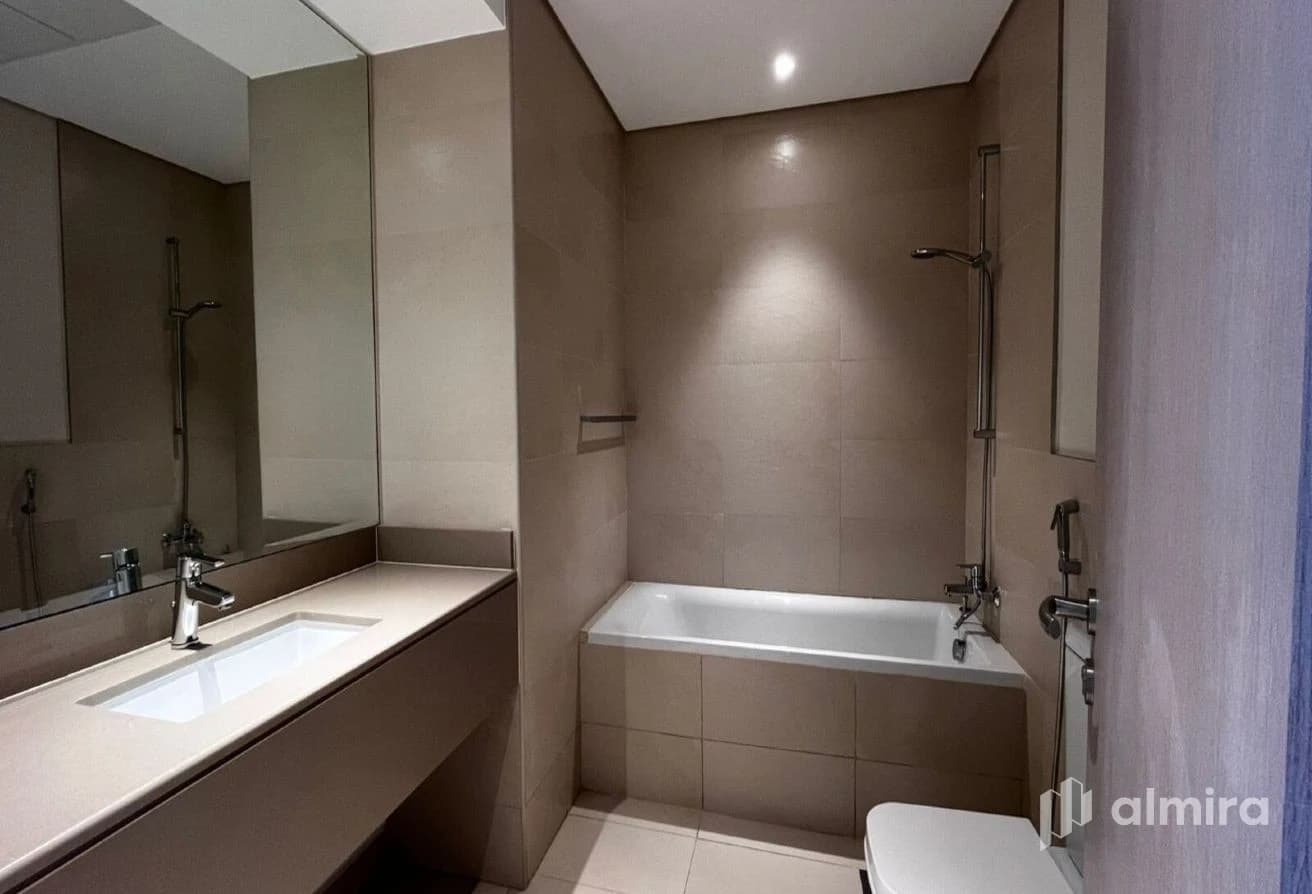 High Floor| Partial Sea View | Vacant