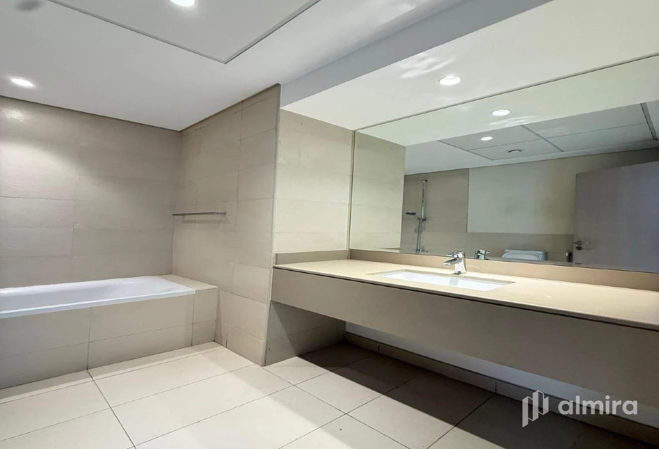 Canal View | Pristine Condition | Prime Location